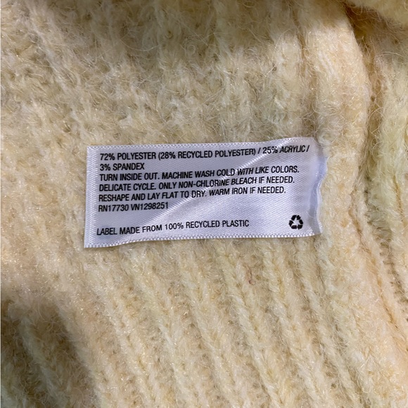 NWT Universal Thread Yellow Sweater Small - Picture 5 of 5